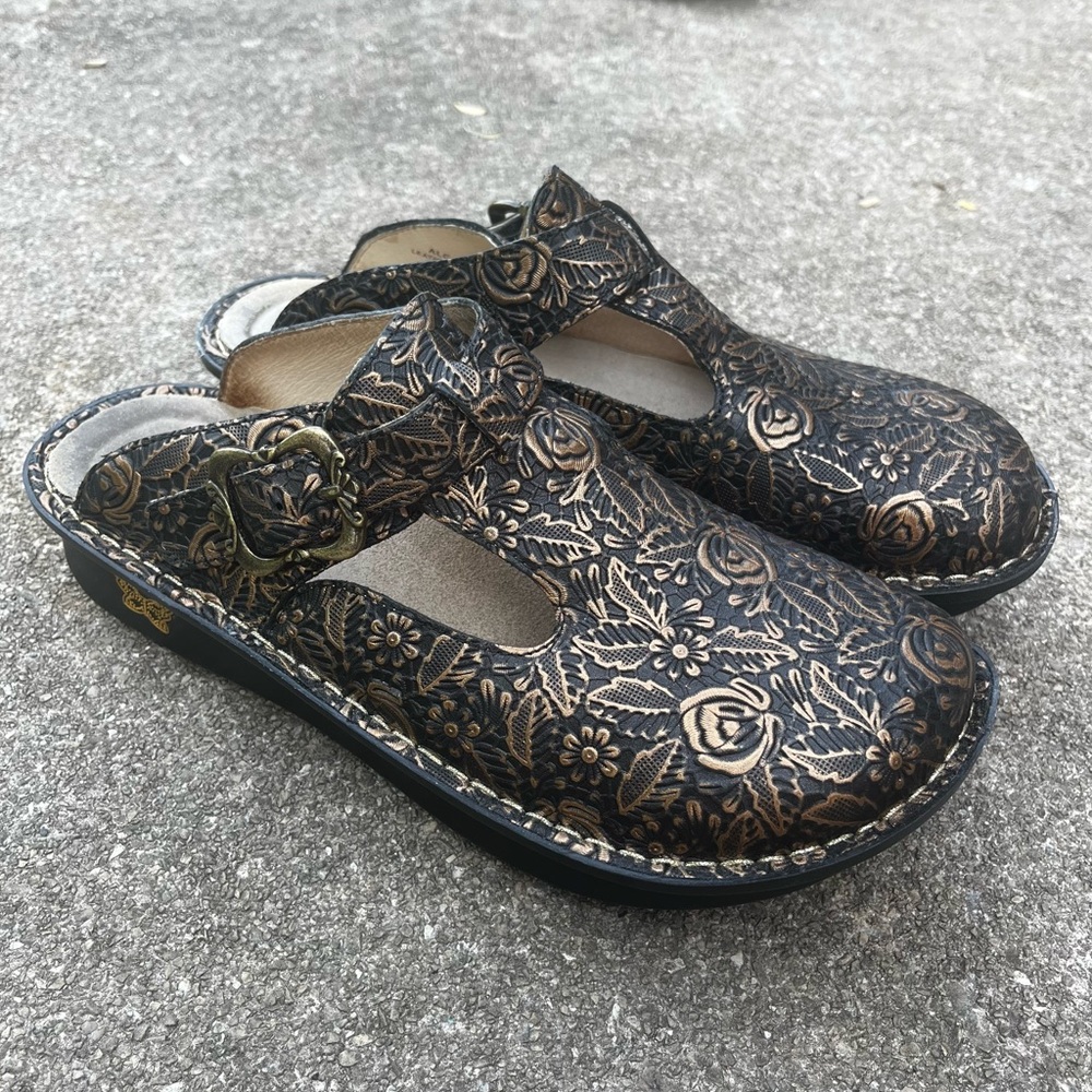 Women's Floral Embossed Slip-On Clogs Black Gold Alegria 39 US 9 Style ALG-7523